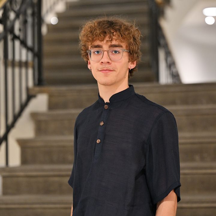Max Bradley distingué