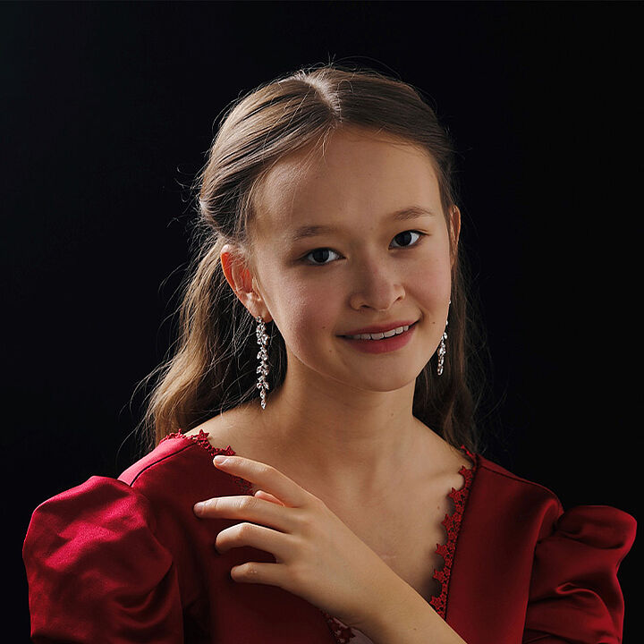 La jeune pianiste au parcours exemplaire, Naïma Pfiffer, saluée par le Prix 2025 de l’Association des Ami·es du Conservatoire.
