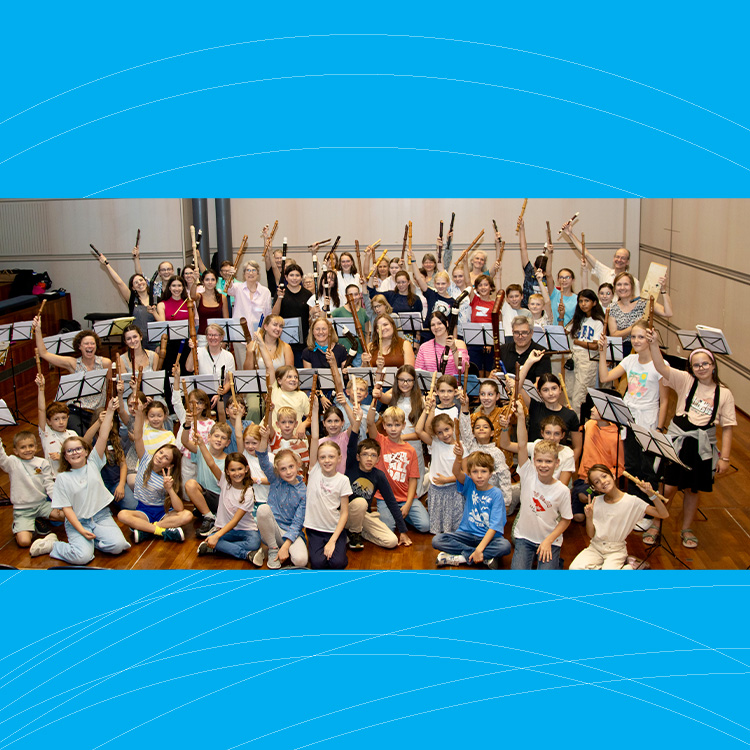 80 flûtistes à bec de Suisse romande réunis au Conservatoire de Lausanne Samedi 12 septembre, le Conservatoire de Lausanne a vibré au son des flûtes à bec et des rythmes, le tout dans une belle énergie collective.