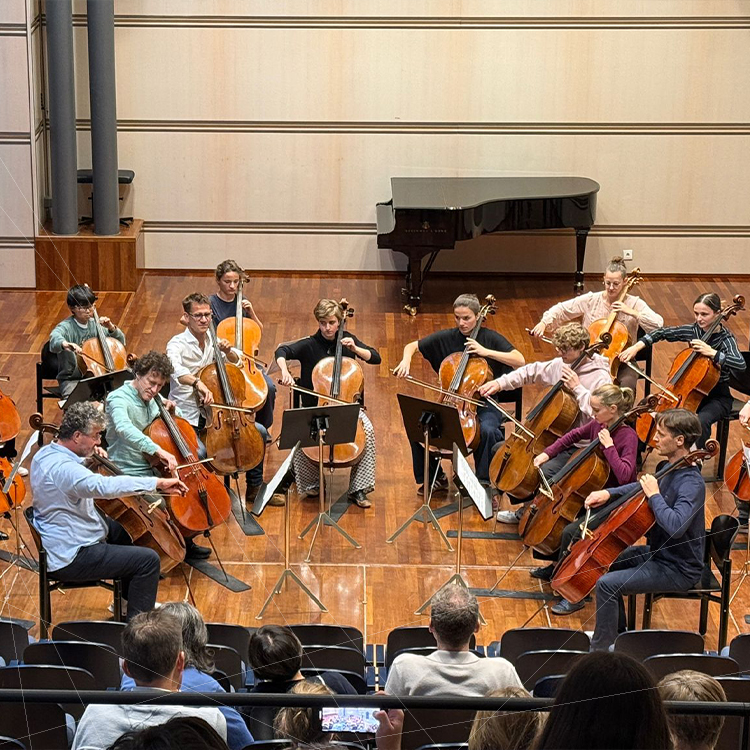 Du 3 au 10 octobre 2025, notre bâtiment de la Grotte 2 à Lausanne a accueilli la première édition de la Semaine du violoncelle