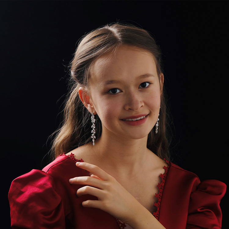 La jeune pianiste au parcours exemplaire, Naïma Pfiffer, saluée par le Prix 2025 de l’Association des Ami·es du Conservatoire.